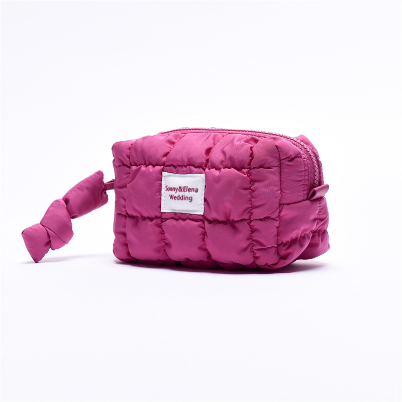 Factory Custom Pink Quilted Zipper Cosmetic Puffy Pouch Lady Travel Portable Toiletry Beauty Bag Letter Fashion Puffer Makeup